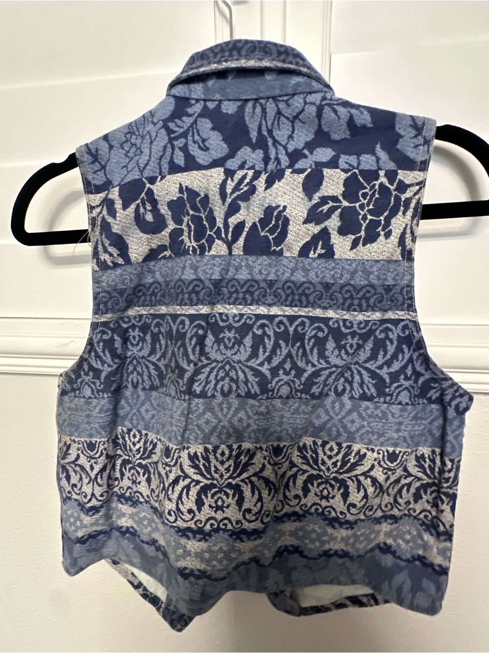 Vintage 90s Vivali Jeanswear Blue Tapestry Floral Button Front Vest Made in USA - Picture 3 of 3